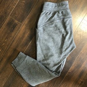 Lululemon Warm down jogger *silverescent technology*
